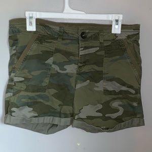 💚CAMO JEAN SHORTS💚